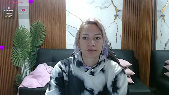 Snapshot of alonddra_tay chatting on July 2026 11:49:02 AM alonddra tay online show from July 2026 11:49:02 AM