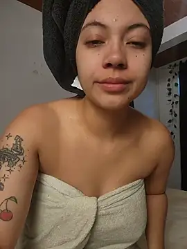 NefertitiXO online show from June 2026 03:32:01 PM