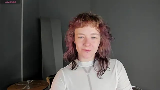 Snapshot of Ricki_Bloom chatting on June 2026 01:17:01 AM Ricki Bloom online show from June 2026 01:17:01 AM