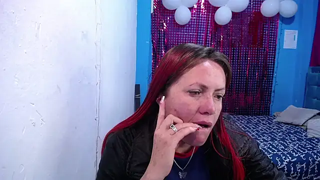 carolinhe26 online show from April 2026 10:13:02 AM