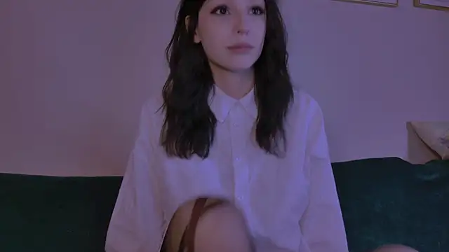 claire bennett  online show from April 2026 01:33:01 AM