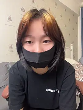 Snapshot of YouYou-999 chatting on April 2026 11:48:02 AM YouYou-999 online show from April 2026 11:48:02 AM