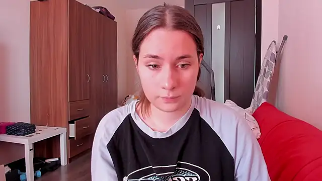 Snapshot of MioMoonlight chatting on April 2026 10:53:02 AM MioMoonlight online show from April 2026 10:53:02 AM