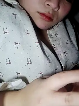 Snapshot of Anne-Rose chatting on April 2026 05:12:02 AM Anne-Rose online show from April 2026 05:12:02 AM