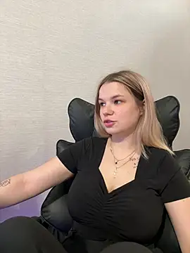 Snapshot of KimEvanss chatting on June 2026 05:23:01 AM KimEvanss online show from June 2026 05:23:01 AM