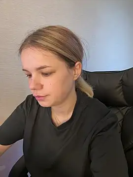 Snapshot of KimEvanss chatting on July 2026 05:03:02 AM KimEvanss online show from July 2026 05:03:02 AM