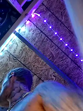 Snapshot of shakemoney6523 chatting on April 2026 05:01:02 AM shakemoney6523 online show from April 2026 05:01:02 AM