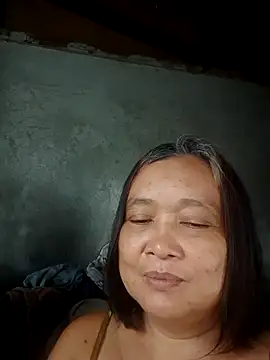 Snapshot of jeanyummytits chatting on May 2026 11:12:01 PM jeanyummytits online show from May 2026 11:12:01 PM