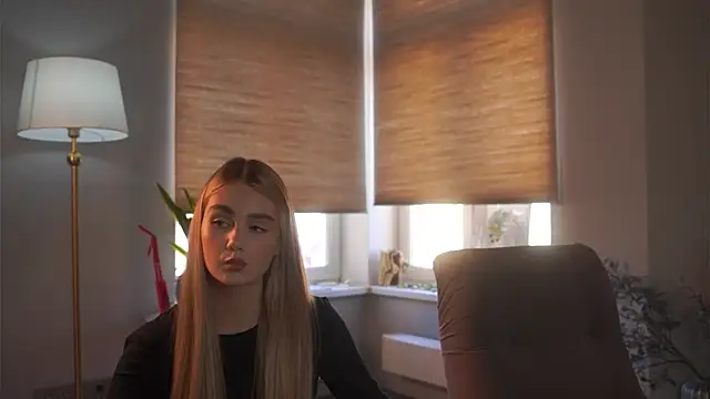 Snapshot of LinDarrisaw chatting on April 2026 01:51:02 PM LinDarrisaw online show from April 2026 01:51:02 PM