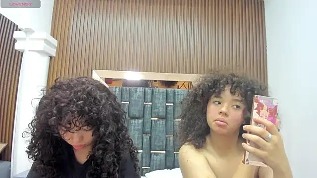 Chloe and Violeta online show from May 2026 11:59:01 AM