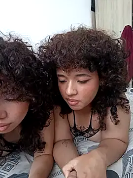 Chloe and Violeta online show from July 2026 01:25:01 PM