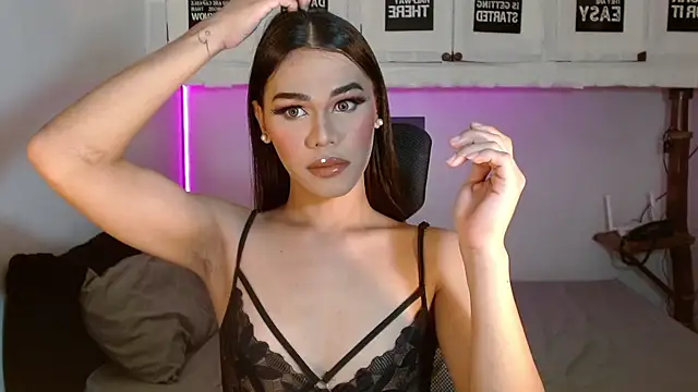 MollyButcher online show from May 2026 02:14:01 PM