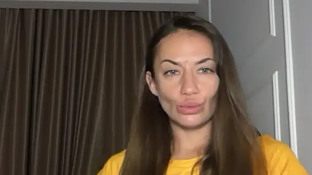 missRorian online show from May 2026 04:48:02 PM
