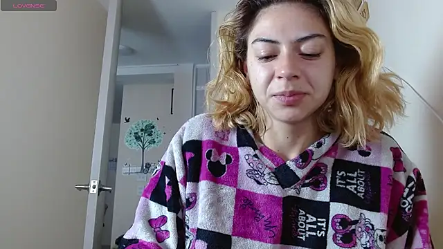 Snapshot of aprildumont chatting on July 2026 12:19:02 PM aprildumont online show from July 2026 12:19:02 PM
