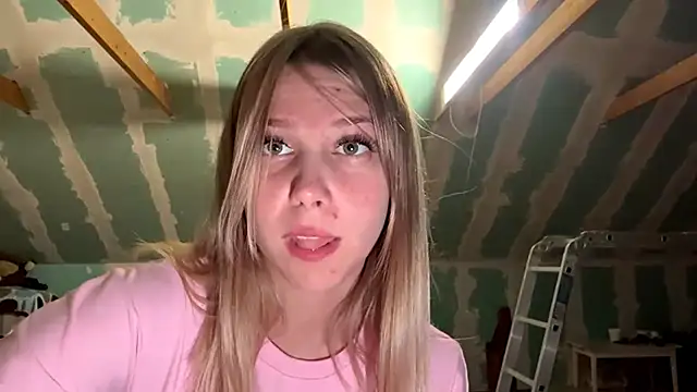 Skinny girl  online show from April 2026 06:55:01 PM