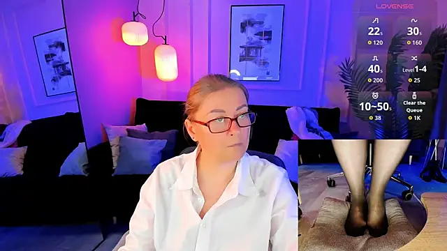 Alexandra Kind online show from June 2026 09:17:01 PM
