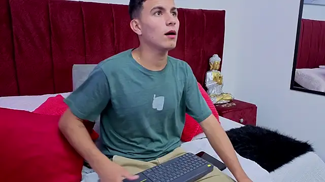 Snapshot of _Liams chatting on April 2026 05:03:02 AM Liams online show from April 2026 05:03:02 AM