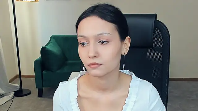 Snapshot of YunEiler chatting on April 2026 10:33:01 AM YunEiler online show from April 2026 10:33:01 AM