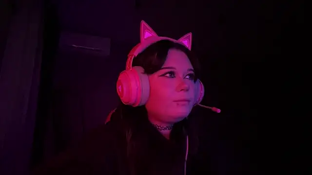 Alinalovelove online show from April 2026 05:09:02 PM