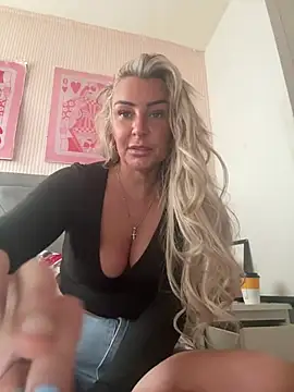 Naughtyhousewife x online show from April 2026 10:42:02 AM