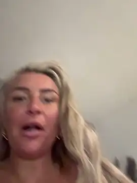 Snapshot of Naughtyhousewife_x chatting on April 2026 05:30:01 PM Naughtyhousewife x online show from April 2026 05:30:01 PM