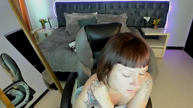 Snapshot of Kim_Jeins666_ chatting on June 2026 08:19:02 PM Kim Jeins666 online show from June 2026 08:19:02 PM