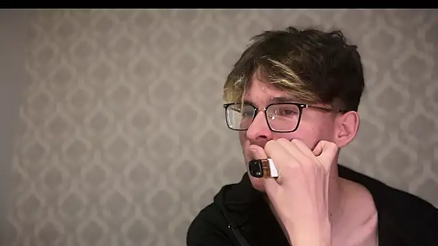 Snapshot of niksikori chatting on April 2026 10:00:01 AM niksikori online show from April 2026 10:00:01 AM