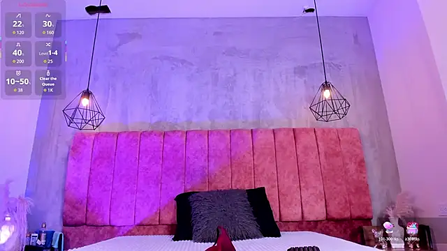 LunaArias online show from June 2026 07:37:01 PM