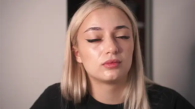 GeraldineFeary online show from April 2026 01:47:01 PM