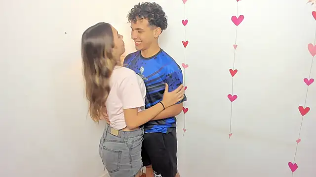 skinygirlcouple online show from April 2026 02:09:02 PM