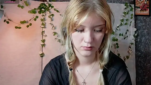 Snapshot of Lina_Wi chatting on July 2026 08:04:01 PM Lina Wi online show from July 2026 08:04:01 PM