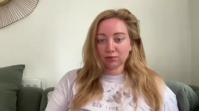 Snapshot of arielsweetieee chatting on June 2026 08:14:02 AM arielsweetieee online show from June 2026 08:14:02 AM
