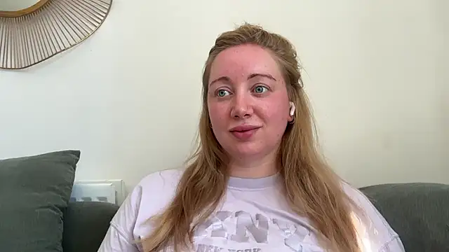 Snapshot of arielsweetieee chatting on June 2026 09:36:02 AM arielsweetieee online show from June 2026 09:36:02 AM