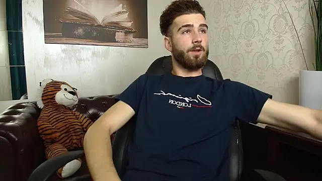 KyloEast online show from June 2026 04:25:01 AM