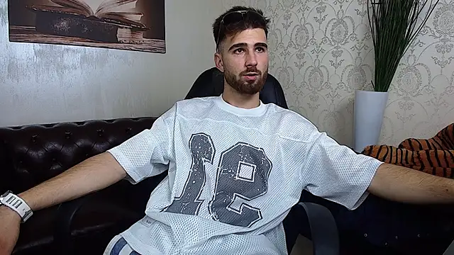 KyloEast online show from June 2026 04:19:02 AM