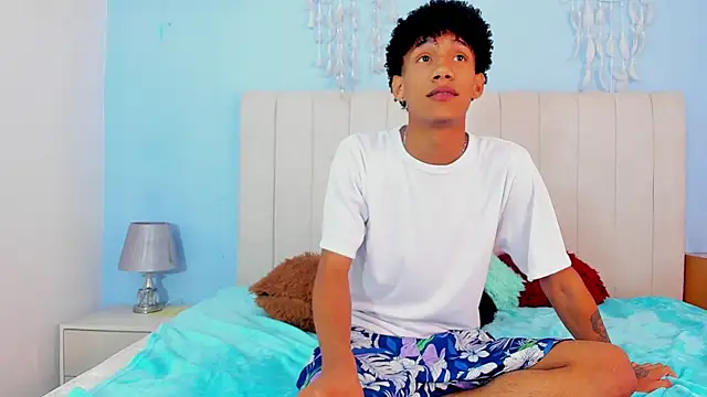 NoahBull19 online show from April 2026 10:56:02 PM