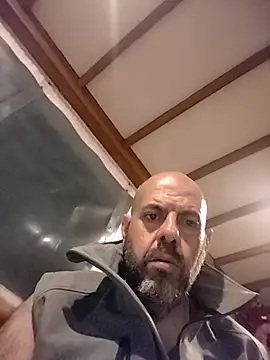 merenda2105 online show from April 2026 11:40:02 PM