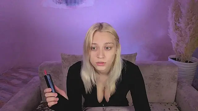 KaraLiin online show from May 2026 04:49:02 PM