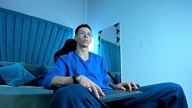 OliverThompsonJS online show from June 2026 04:46:01 AM