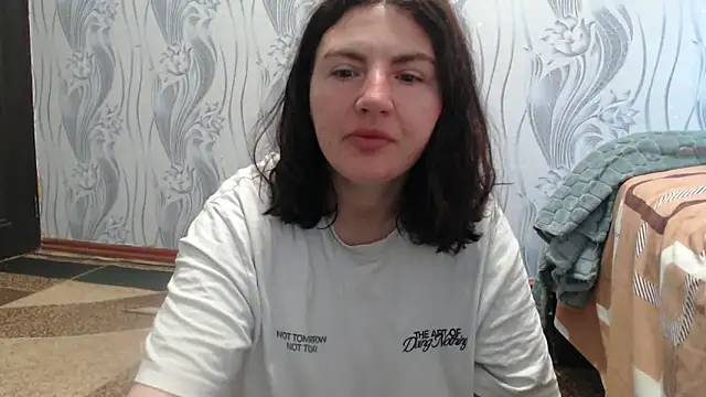 Snapshot of AlinaxJames chatting on June 2026 11:02:01 AM AlinaxJames online show from June 2026 11:02:01 AM