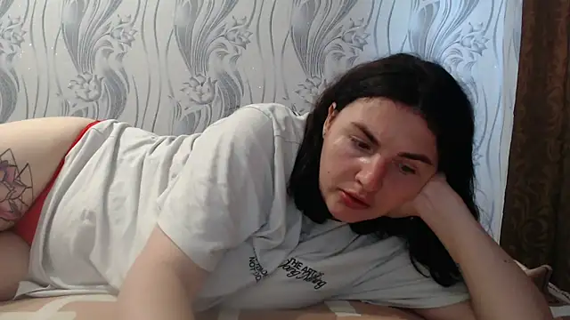 Snapshot of AlinaxJames chatting on June 2026 02:19:02 PM AlinaxJames online show from June 2026 02:19:02 PM
