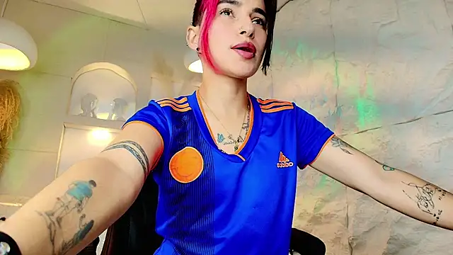 Moon Red r online show from July 2026 08:04:02 PM