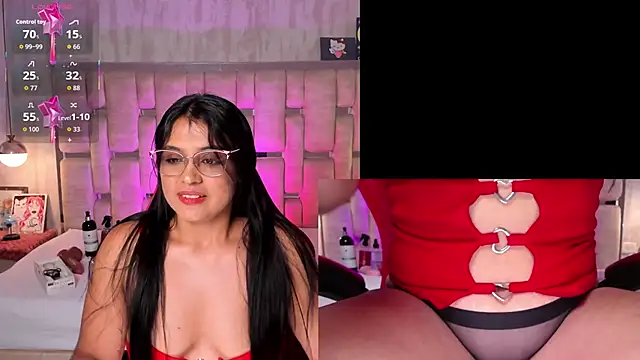 LuciaReid online show from April 2026 01:02:01 PM