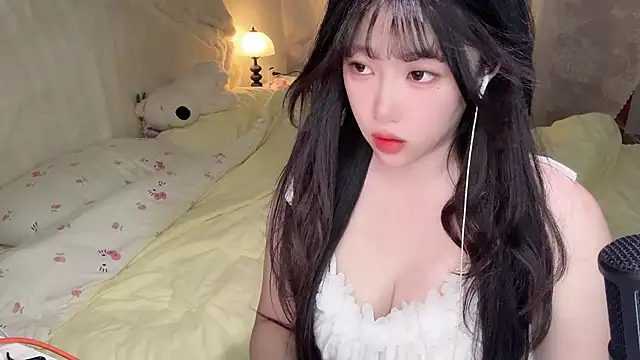 SweetButWildbaby online show from May 2026 02:03:02 PM