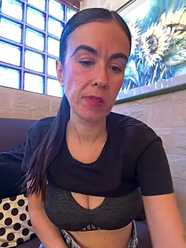 dulceflor25 online show from April 2026 11:57:01 AM