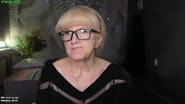 Snapshot of Dr_Mireille chatting on June 2026 07:34:01 AM Dr Mireille online show from June 2026 07:34:01 AM