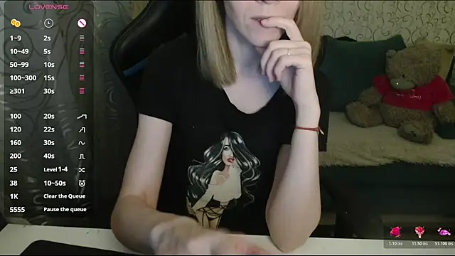  AlliceCullen  online show from April 2026 06:09:01 PM