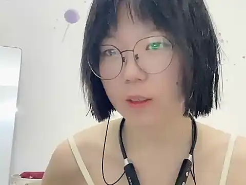 Snapshot of Belle-LL chatting on April 2026 02:36:02 PM Belle-LL online show from April 2026 02:36:02 PM