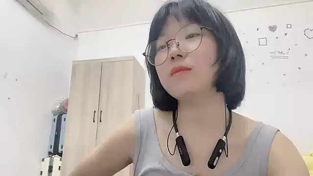 Snapshot of Belle-LL chatting on May 2026 02:56:02 PM Belle-LL online show from May 2026 02:56:02 PM