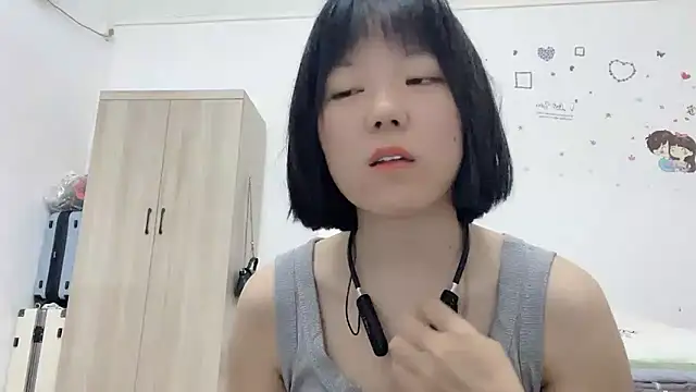 Snapshot of Belle-LL chatting on May 2026 03:17:02 PM Belle-LL online show from May 2026 03:17:02 PM
